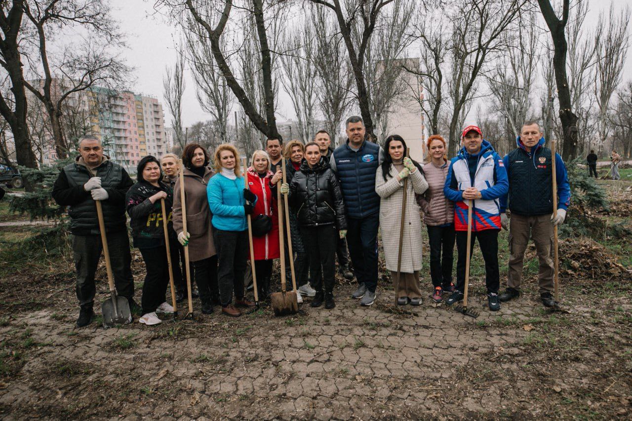 В Мариуполе прошел очередной общереспубликанский субботник.