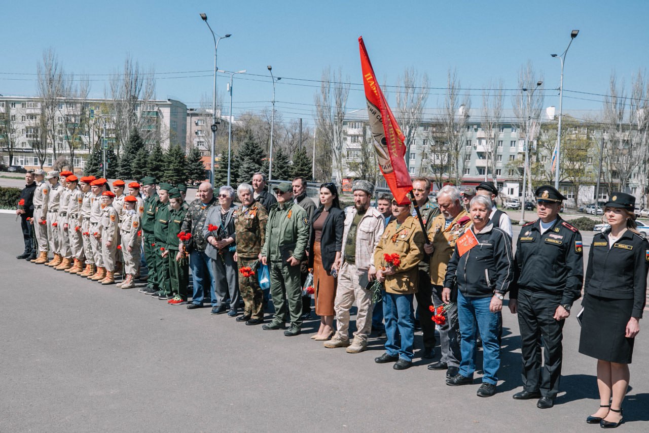 С площади Ленинского Комсомола сегодня отправился автопоезд Победы.