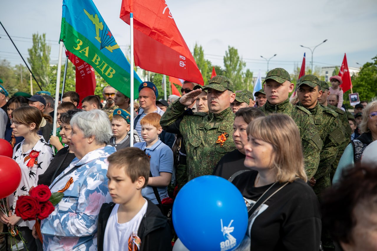 Мариуполь отмечает 80-летие Победы.