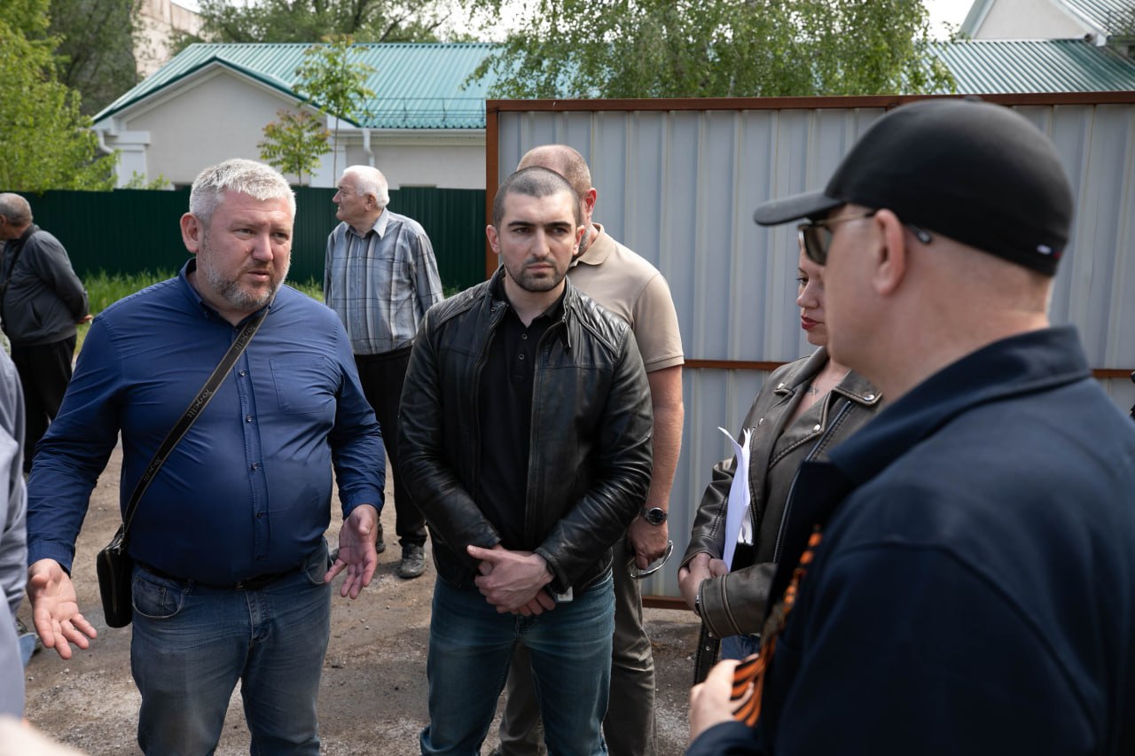 По обращениям граждан Олег Моргун проверил ход ремонтных работ на объектах восстановления городского многоквартирного жилого фонда.
