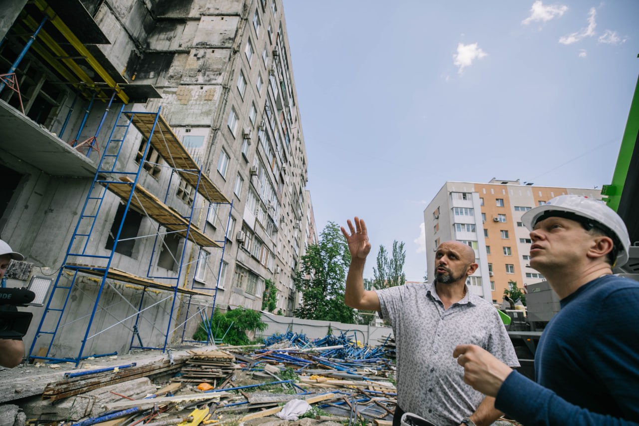 Строители Санкт-Петербурга уже отремонтировали 8 многоквартирных домов по проспекту Ленина.